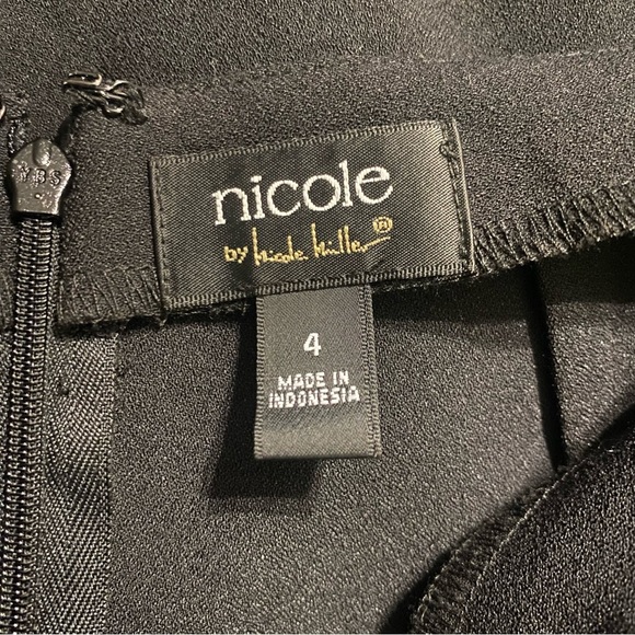 Nicole Miller Black Side Zip Feather Pencil Skirt - Picture 5 of 6